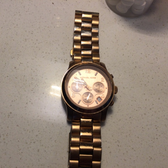 Michael Kors MK 158 rose gold watch - Picture 3 of 4